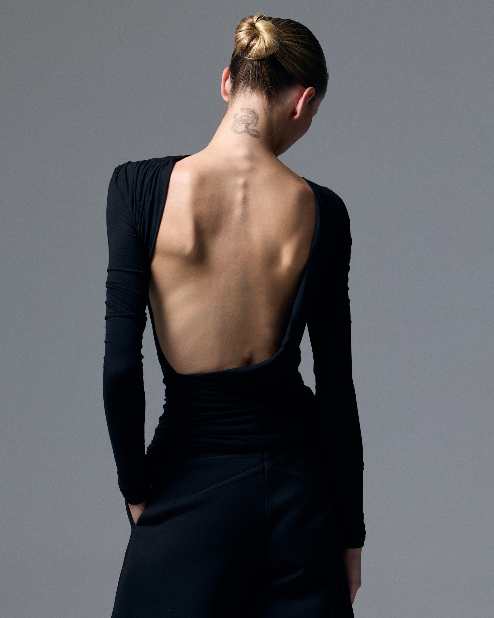 Women's Stretch Jersey Backless Long Sleeve Top in Black – Artless