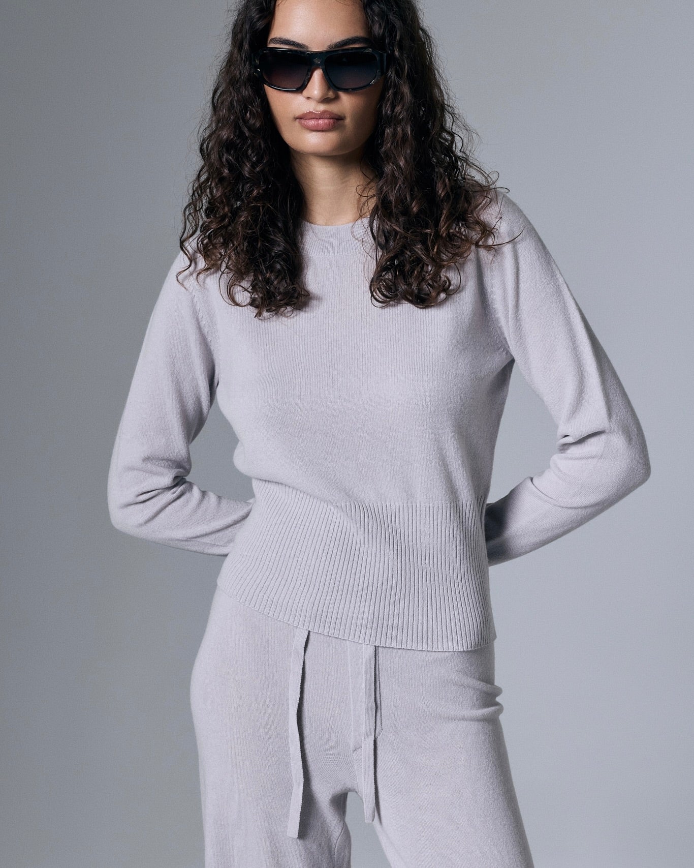 Women's Cashmere Wool Blend Crew Neck Knit Sweater In Fog Gray