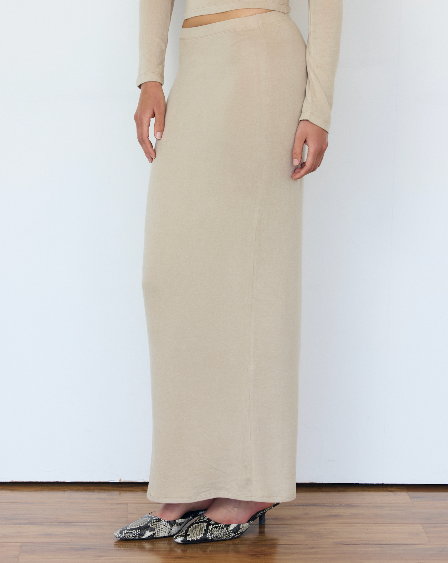 新品【L'Appartement】ARKITAIP MAXI SKIRT arkitaip - The Arabella Bias-Cut Maxi Skirt in black | arkitaip