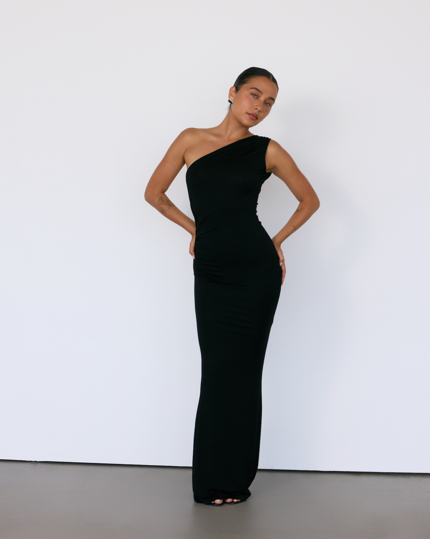 elva maxi dress ARTLESS FOREVER Women's Elva One-Shoulder Mermaid Gown - Black